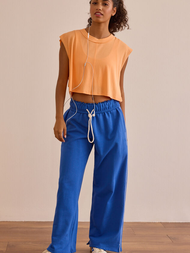 Power Play Flowy Tee Detail 4 - TULLABEE