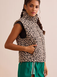 Level Up Leopard Puffer Vest Detail 4 - TULLABEE