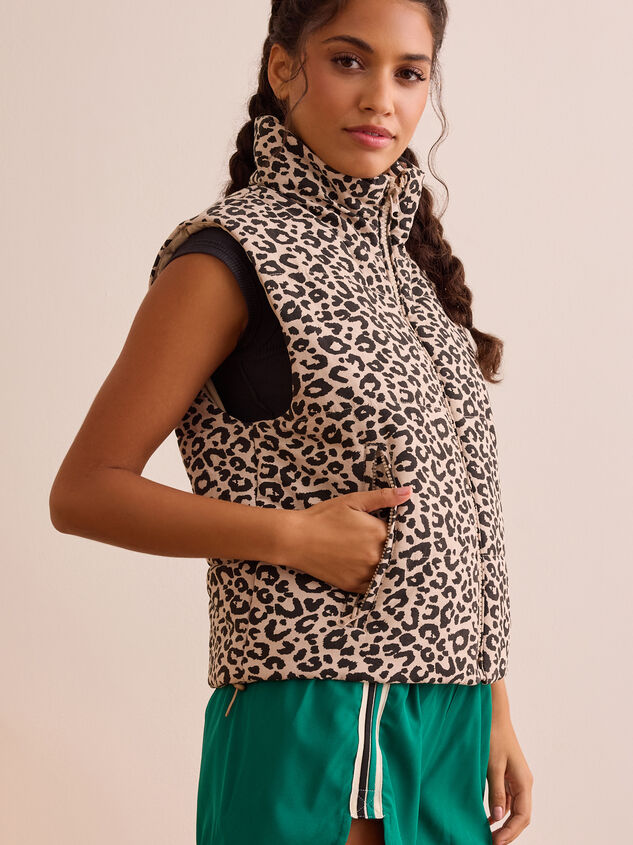 Level Up Leopard Puffer Vest Detail 4 - TULLABEE