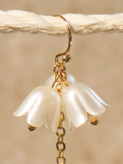 Floral Pearl Cascading Dangle Earrings - TULLABEE
