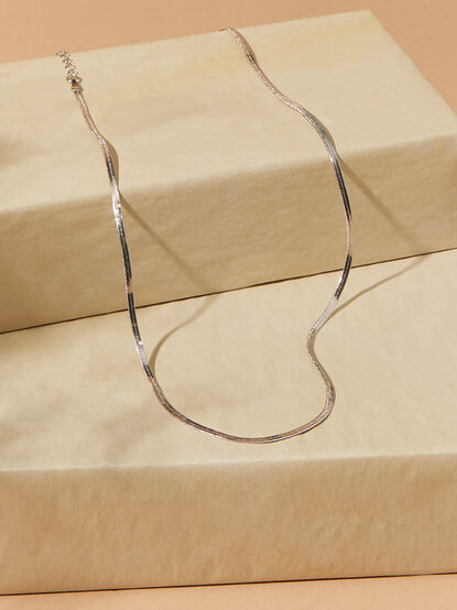Herringbone Chain Necklace - TULLABEE
