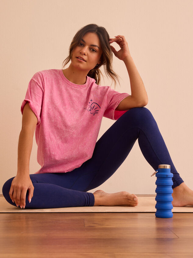 Meet Me At The Beach Graphic Tee Detail 3 - TULLABEE