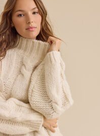 Lucie Oversized Cable Knit Sweater Detail 2 - TULLABEE