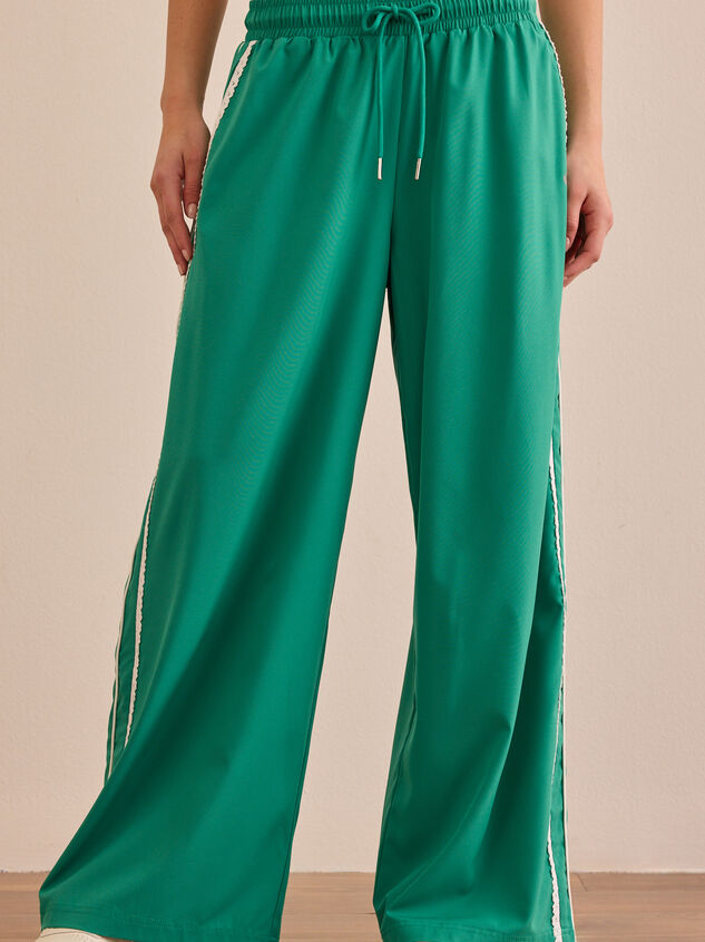 On The Run Detailed Pants Detail 3 - TULLABEE