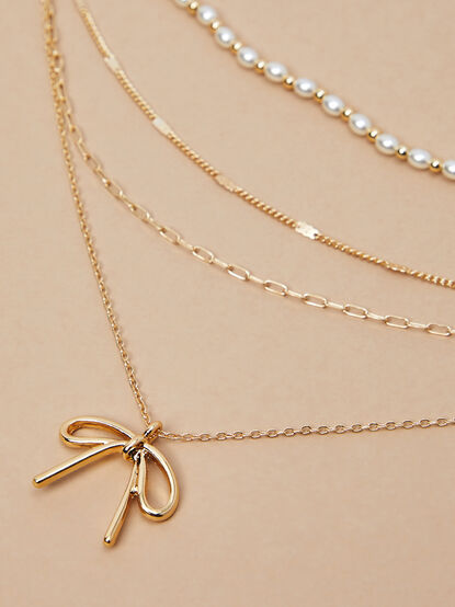 Bow Charm Pearl Necklace - TULLABEE