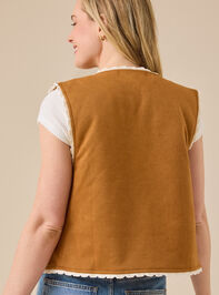 Cali Suede Trim Vest Detail 5 - TULLABEE