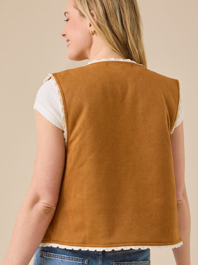 Cali Suede Trim Vest Detail 5 - TULLABEE