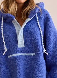Sherpa Oversized Court Hoodie Detail 3 - TULLABEE