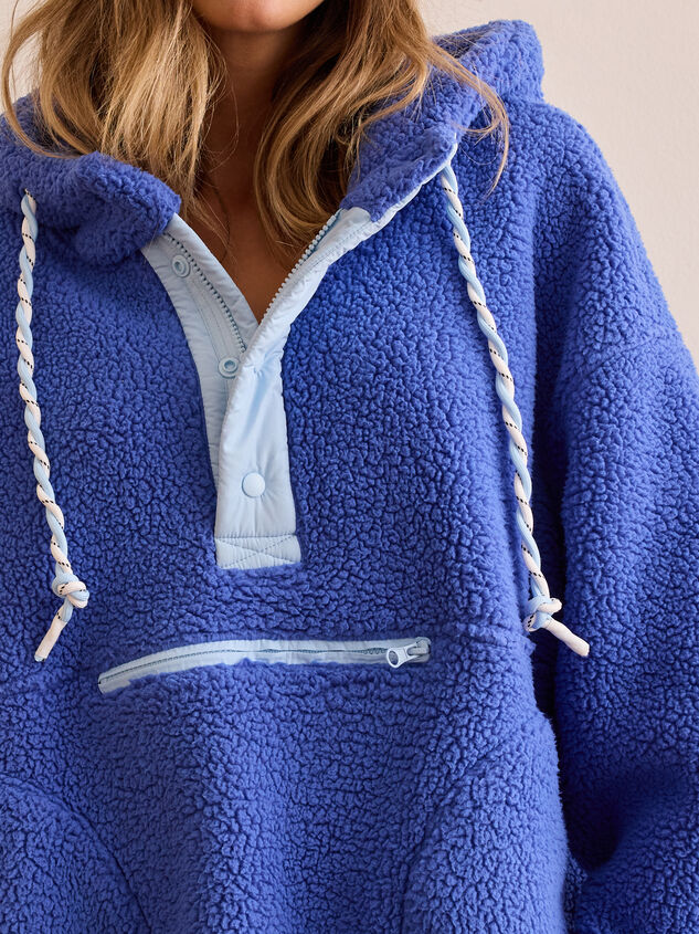 Sherpa Oversized Court Hoodie Detail 3 - TULLABEE