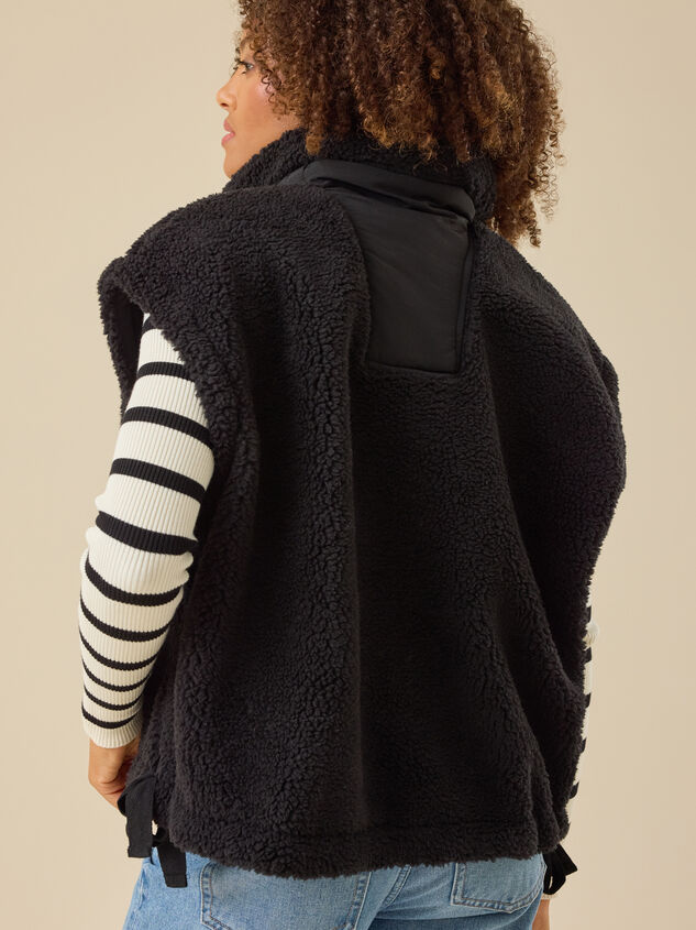 Mylah Oversized Sherpa Vest Detail 5 - TULLABEE