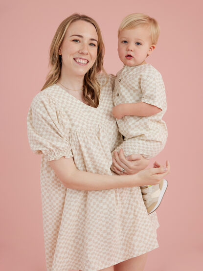 Addison Checkered Mama Dress by Rylee + Cru - TULLABEE