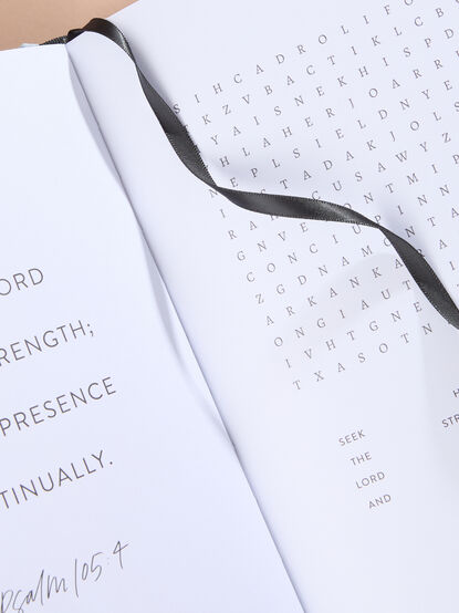 The Wordsearch Book: God's Presence - TULLABEE