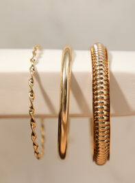 Ribbed Twisted Bangle Set Detail 2 - TULLABEE