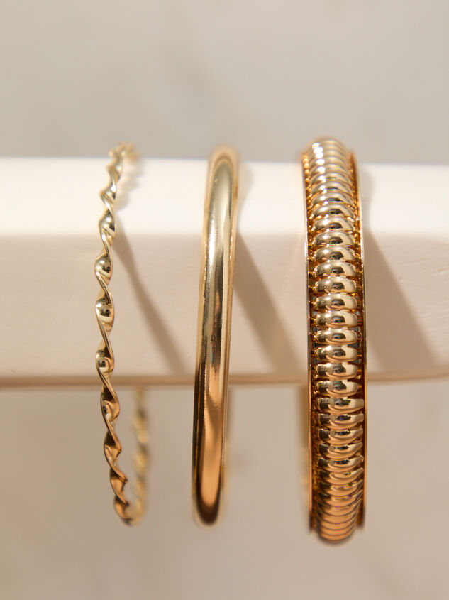 Ribbed Twisted Bangle Set Detail 2 - TULLABEE