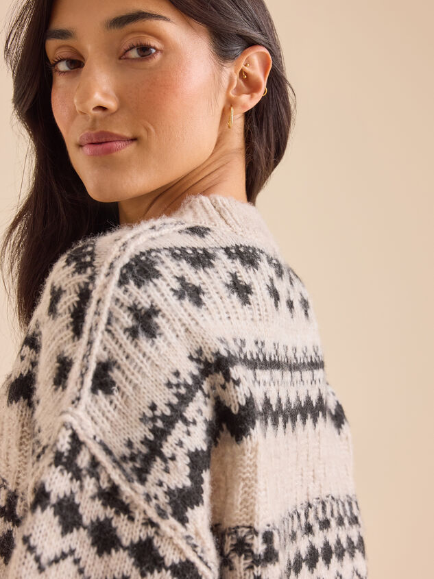 Freya Oversized Sweater Detail 6 - TULLABEE