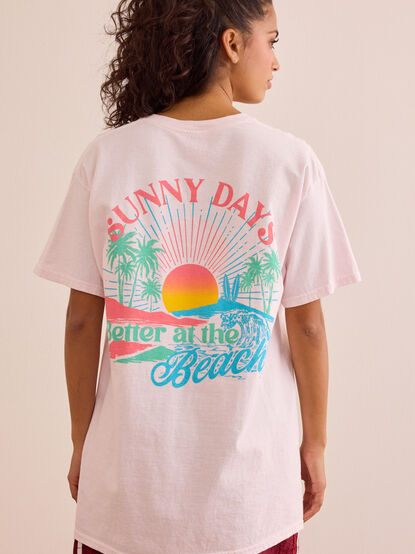 Sunny Beach Day Graphic Tee - TULLABEE