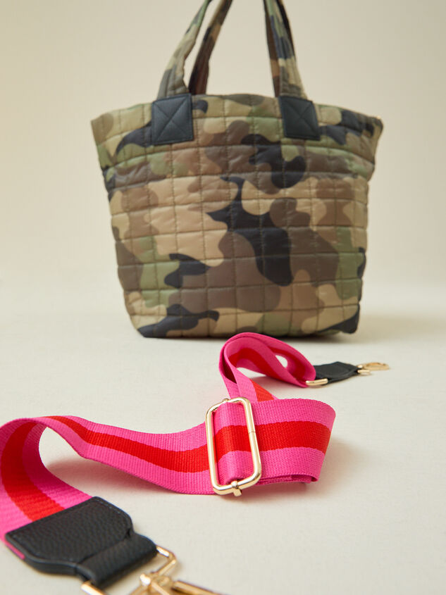 Reese Camo Quilted Travel Tote Detail 5 - TULLABEE