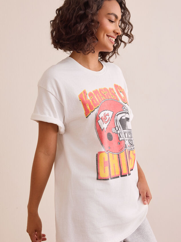 Chiefs Helmet Oversized Tee Detail 4 - TULLABEE