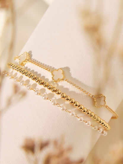 Pearl Clover Beaded Bracelet Set - TULLABEE