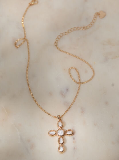 Irregular Pearl Cross Necklace - TULLABEE