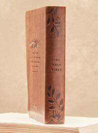 Hosanna Revival Compact Bible- Aurora Theme Detail 2 - TULLABEE