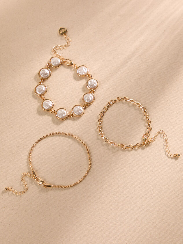Pearl Chain Bracelet Set Detail 2 - TULLABEE