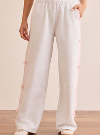 Pit Stop Bow Sweatpants Detail 3 - TULLABEE