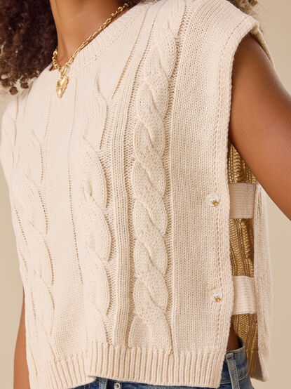 Niki Cable Knit Vest - TULLABEE