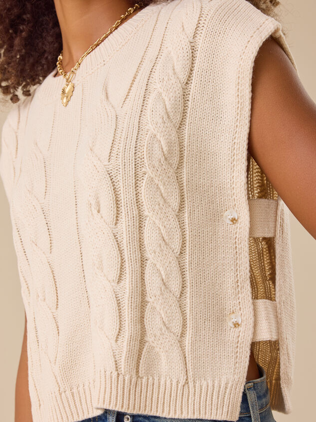 Niki Cable Knit Vest Detail 2 - TULLABEE