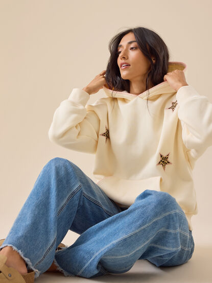 Leopard Star Stitched Hoodie - TULLABEE
