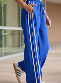 On The Run Detailed Pants Detail 2 - TULLABEE