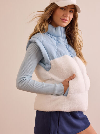 Cloudline Sherpa Vest - TULLABEE