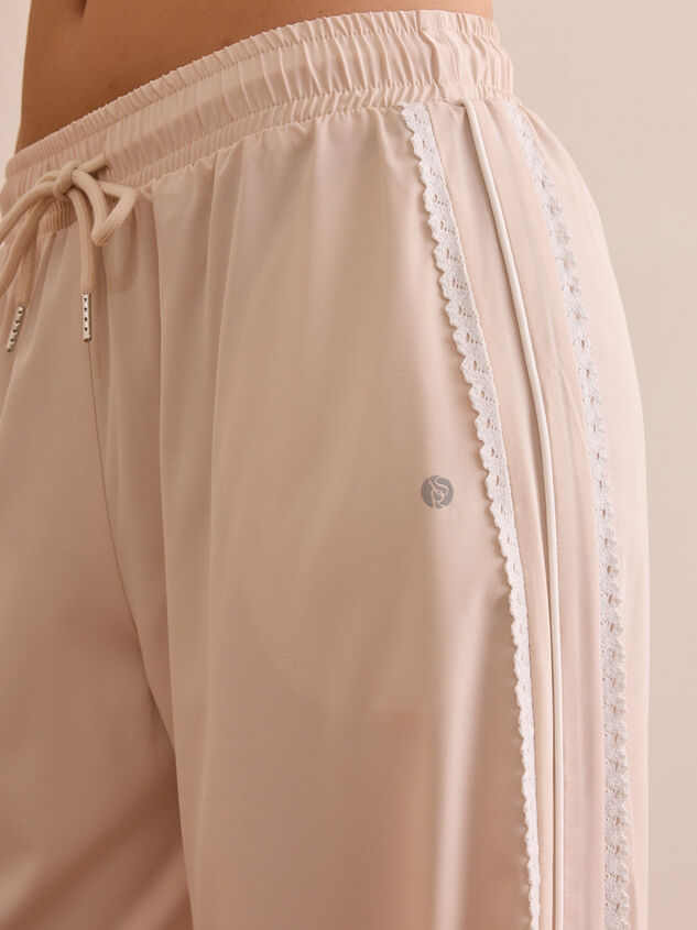 On The Run Detailed Pants Detail 2 - TULLABEE