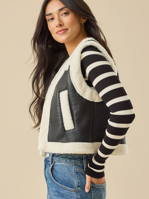 Lena Cropped Vest Detail 3 - TULLABEE