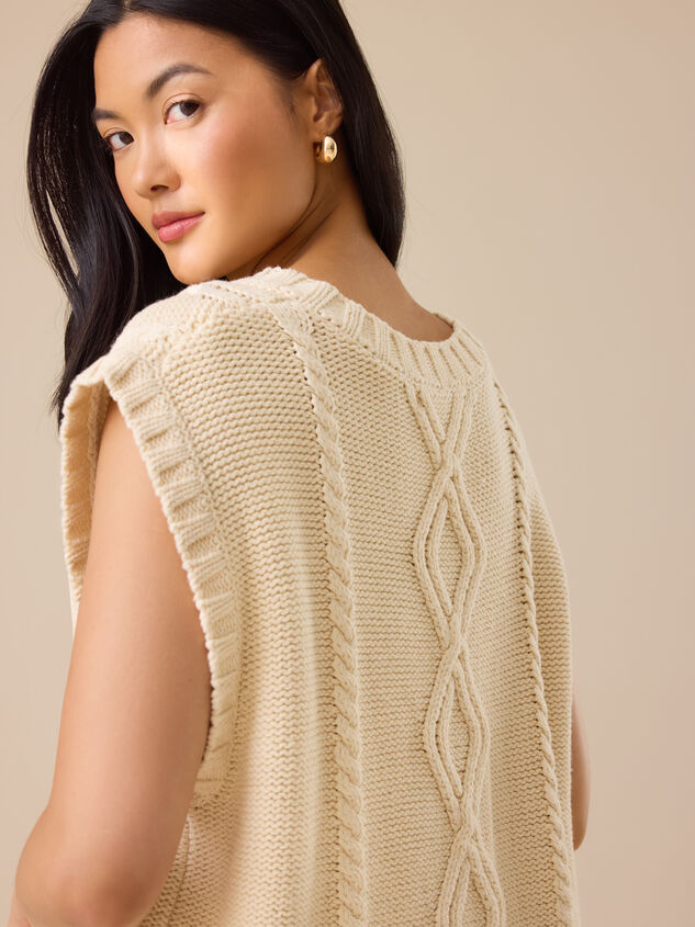 Joanna Cable Oversized Vest Detail 6 - TULLABEE