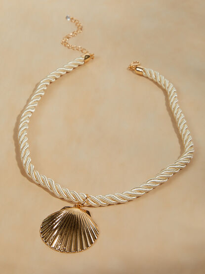 Shell Charm Rope Necklace - TULLABEE