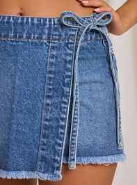Dylan Side Tie Denim Skort Detail 4 - TULLABEE