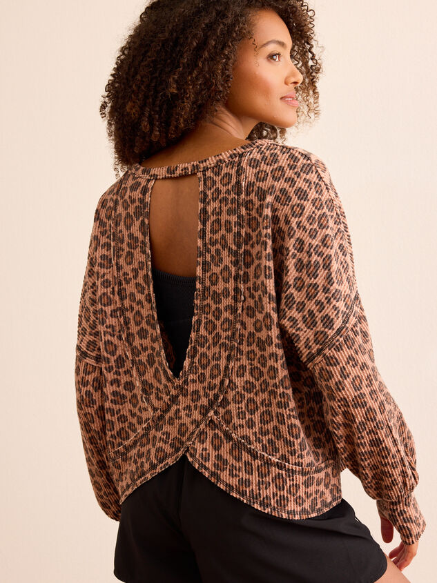 Urban Unwind Cheetah Open Back Long Sleeve Detail 2 - TULLABEE