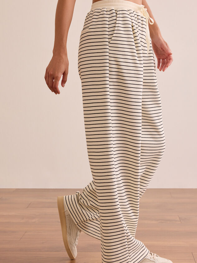 Stride Lounge Pants Detail 4 - TULLABEE