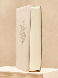 Hosanna Revival Notetaking Bible - Marlo Theme Detail 5 - TULLABEE