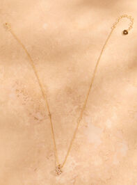 Twisted Clover Necklace in 18K Gold Detail 2 - TULLABEE