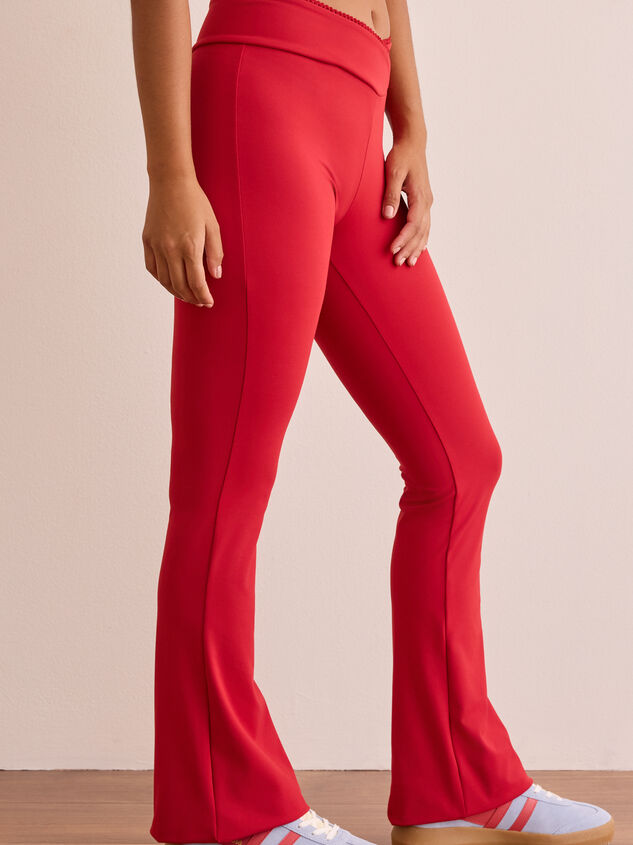Fast Break Flare Leggings Detail 3 - TULLABEE