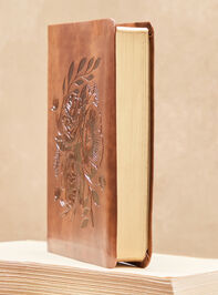 Hosanna Revival Compact Bible- Aurora Theme Detail 5 - TULLABEE