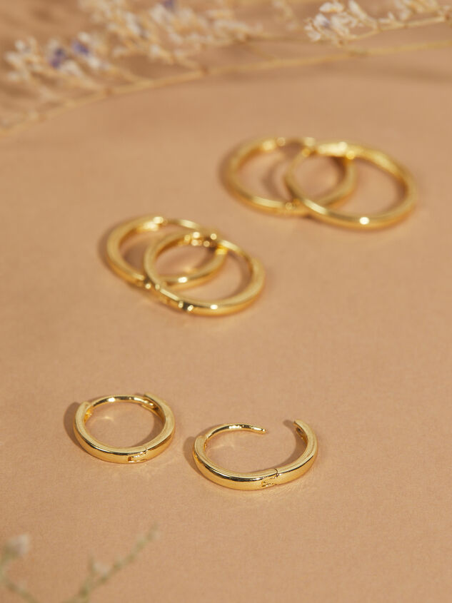 18K Gold Dipped Huggie Hoop Set Detail 2 - TULLABEE