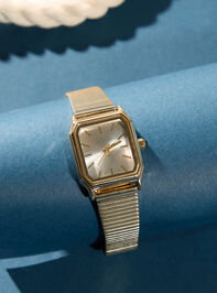 Rectangle Face Everyday Watch Detail 2 - TULLABEE