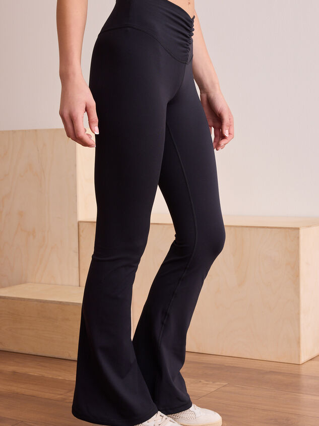 Victory Lap Ruched Leggings Detail 4 - TULLABEE