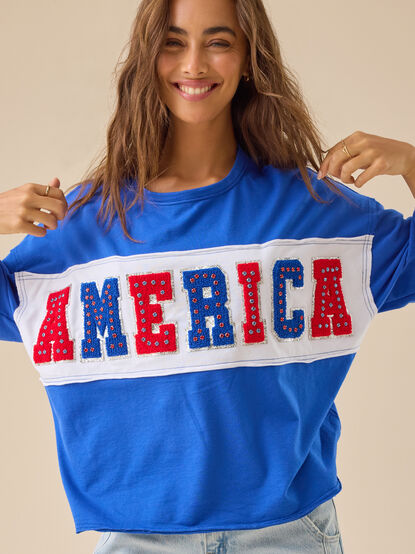 Glitzy America Graphic Tee - TULLABEE