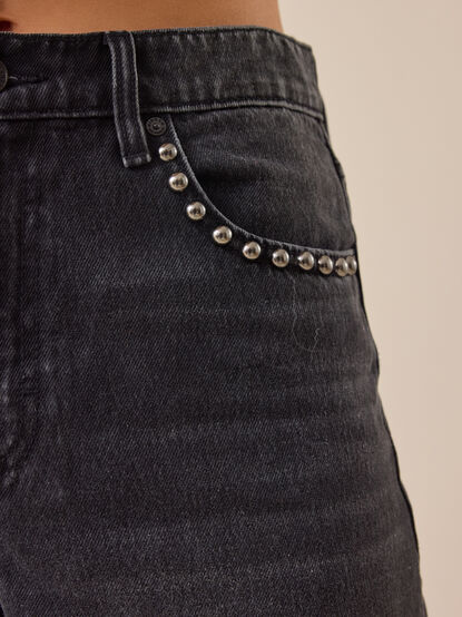 Chloe Studded Jeans - TULLABEE