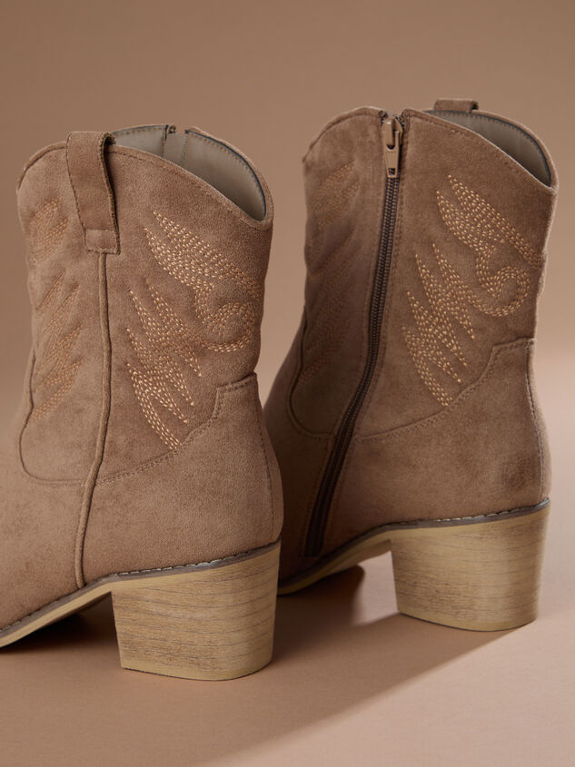 Capri Suede Bootie Detail 3 - TULLABEE