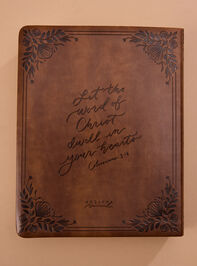 Hosanna Revival Notetaking Bible- Edinburgh Theme Detail 4 - TULLABEE